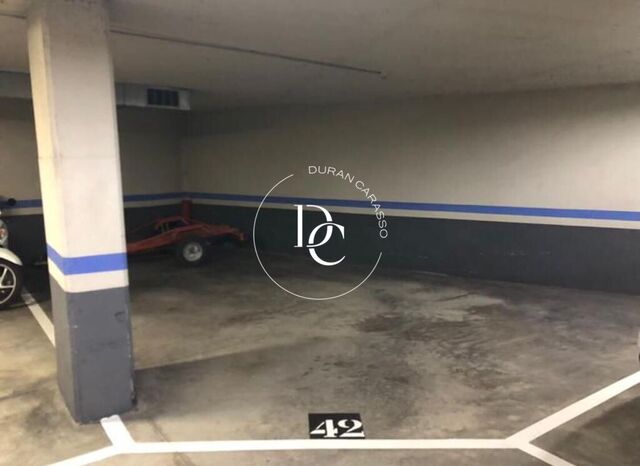 Plazas para 2 coches y 3 motos en Pedralbes en Barcelona 