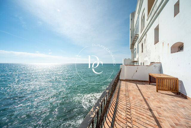 Villa en venta en primera linea de mar