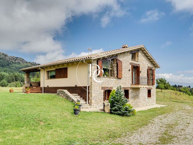 Finca with two houses for sale near Vallcebre