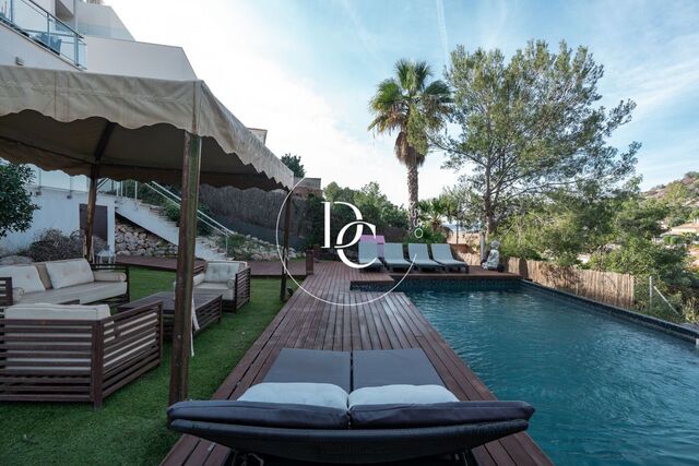 Casa independiente en venta en urbanización Montgavina