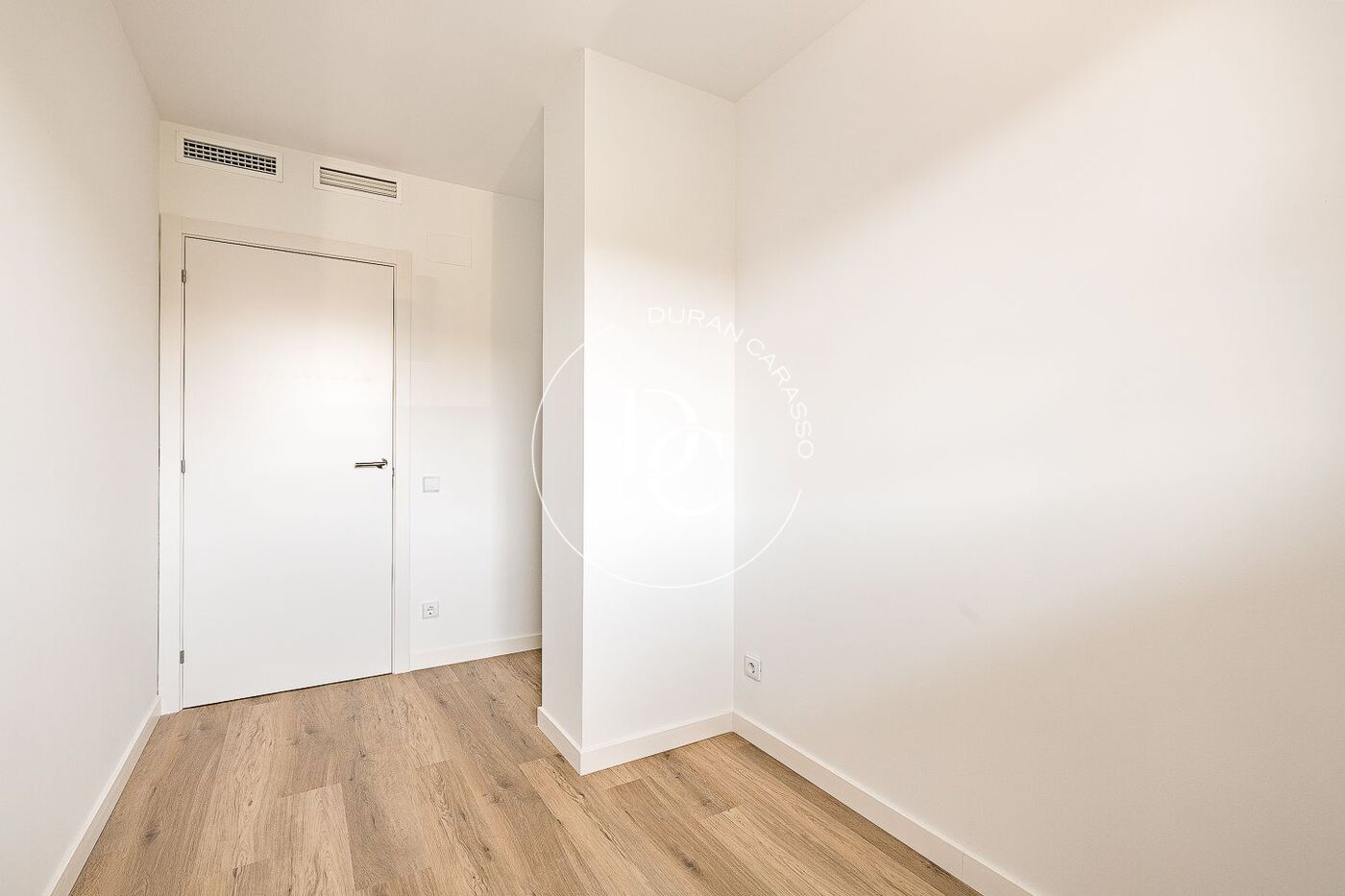 Obra nueva con piscina en venta en Sant Joan Despí