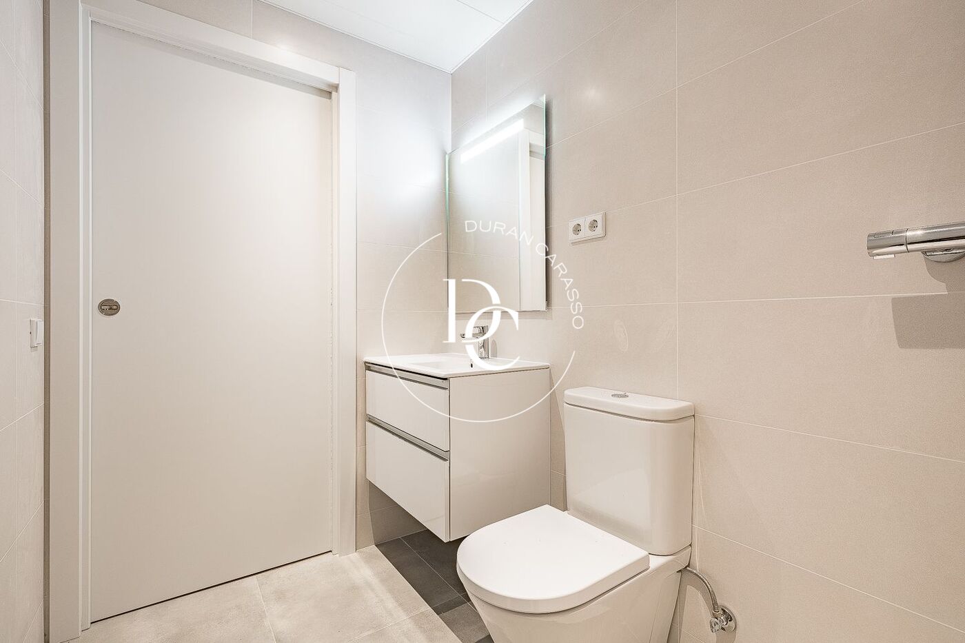 Obra nueva con piscina en venta en Sant Joan Despí