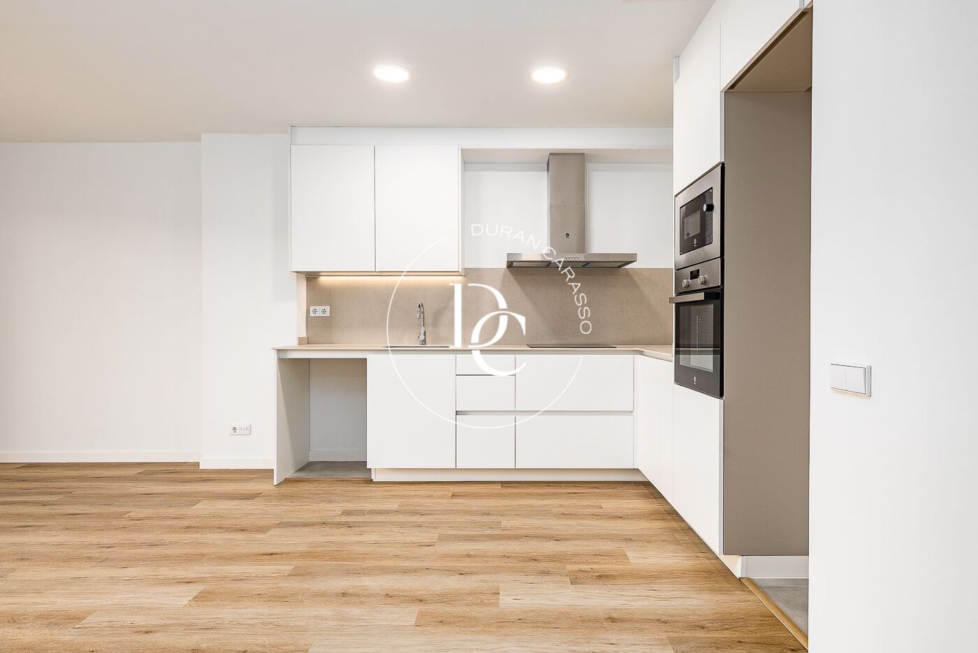 Obra nueva con piscina en venta en Sant Joan Despí