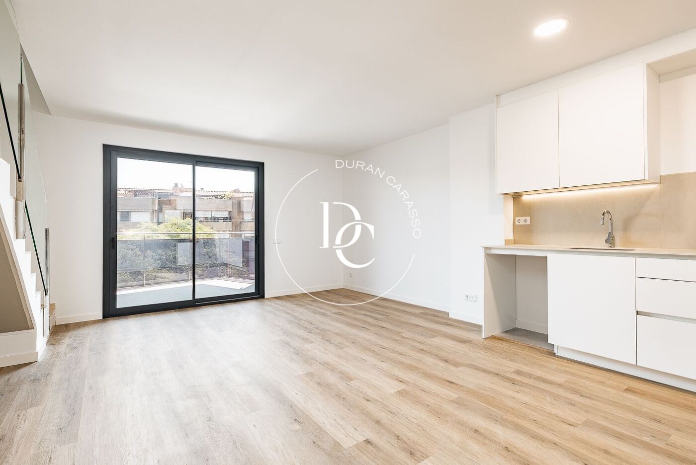 Obra nueva con piscina en venta en Sant Joan Despí