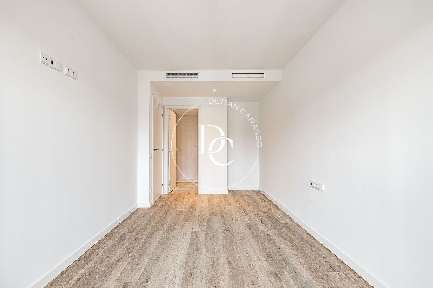 Obra nueva con piscina en venta en Sant Joan Despí