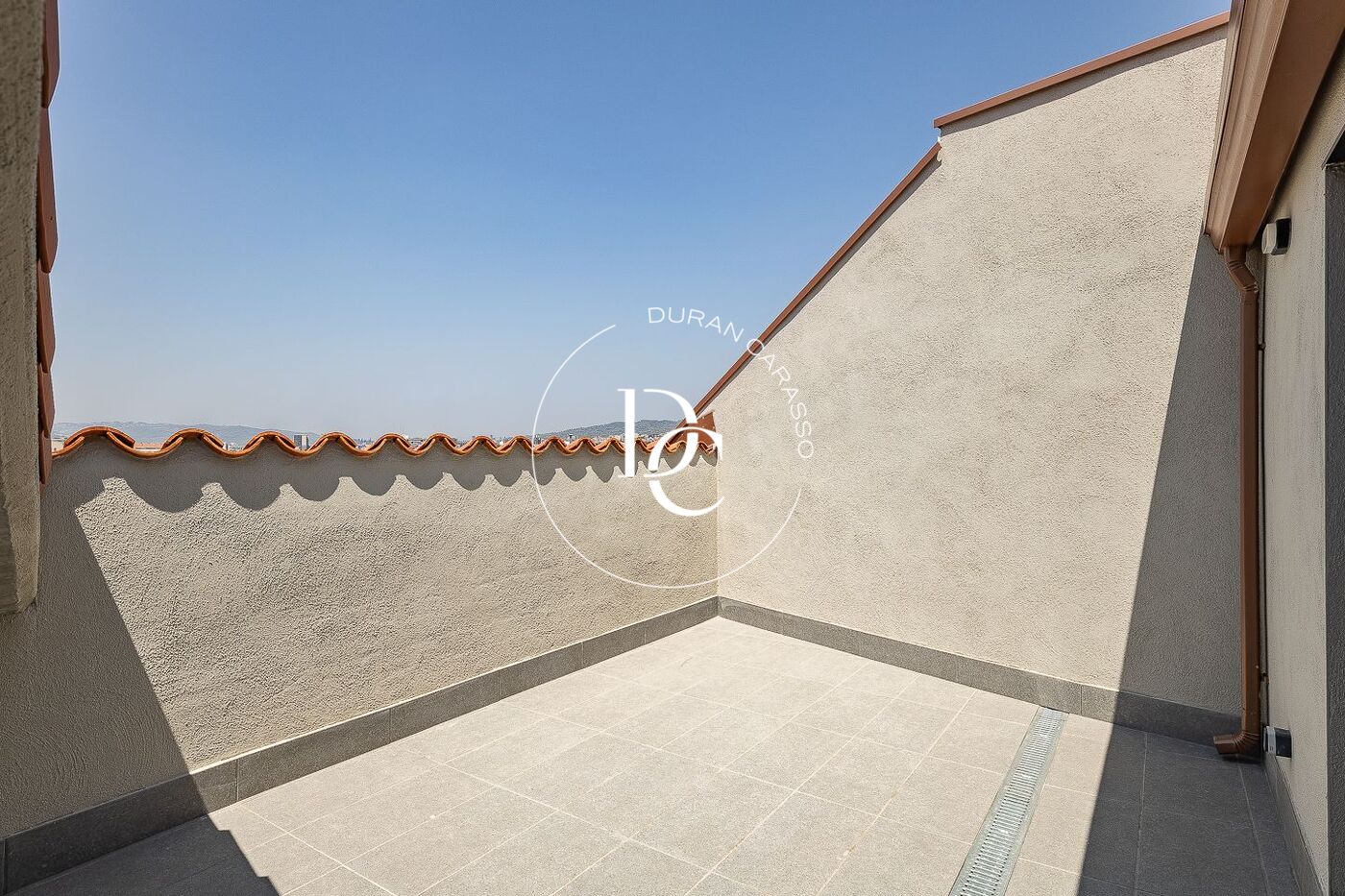 Obra nueva con piscina en venta en Sant Joan Despí