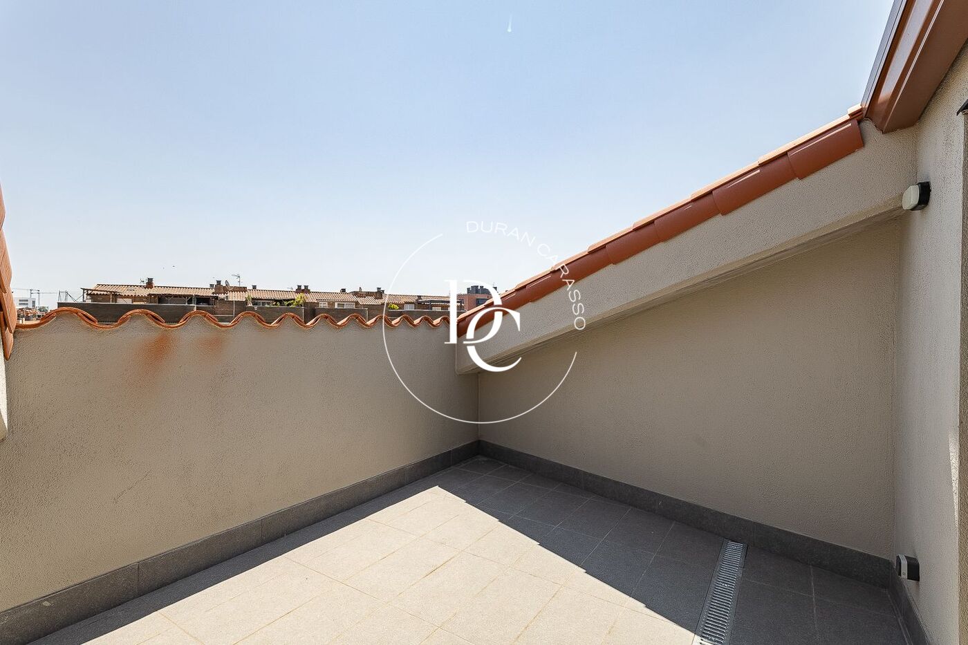 Obra nueva con piscina en venta en Sant Joan Despí