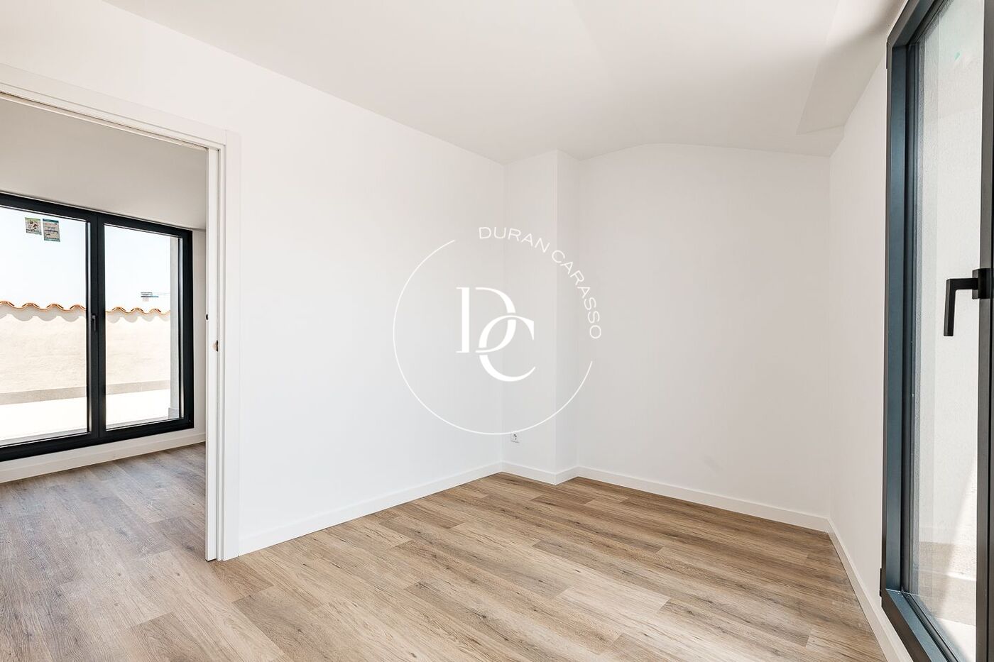 Obra nueva con piscina en venta en Sant Joan Despí