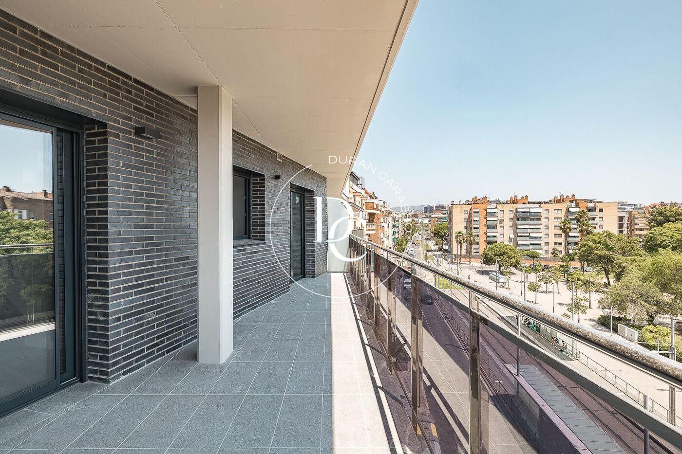 Obra nueva con piscina en venta en Sant Joan Despí