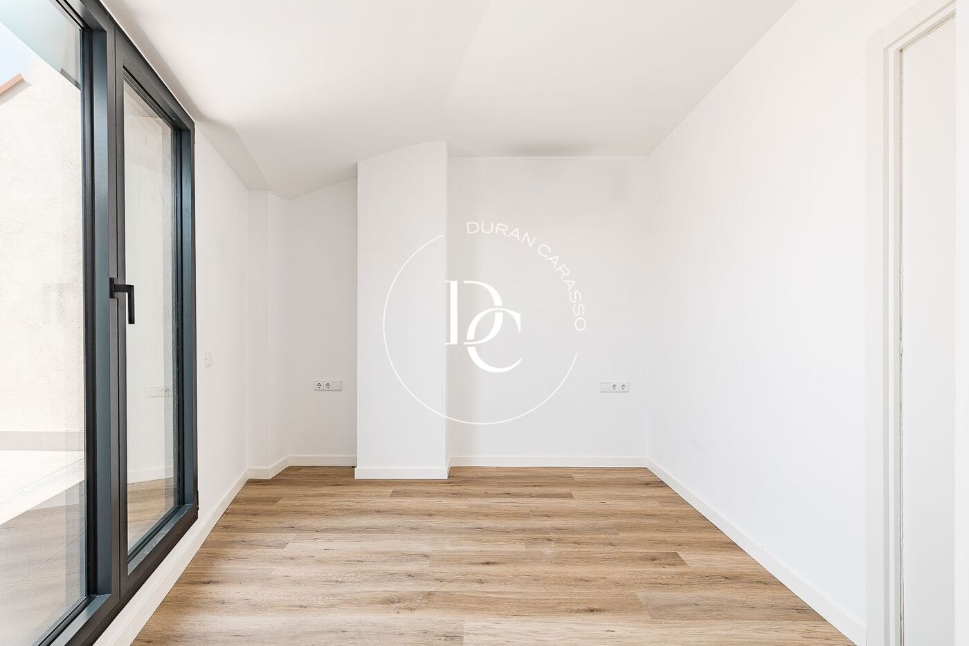 Obra nueva con piscina en venta en Sant Joan Despí