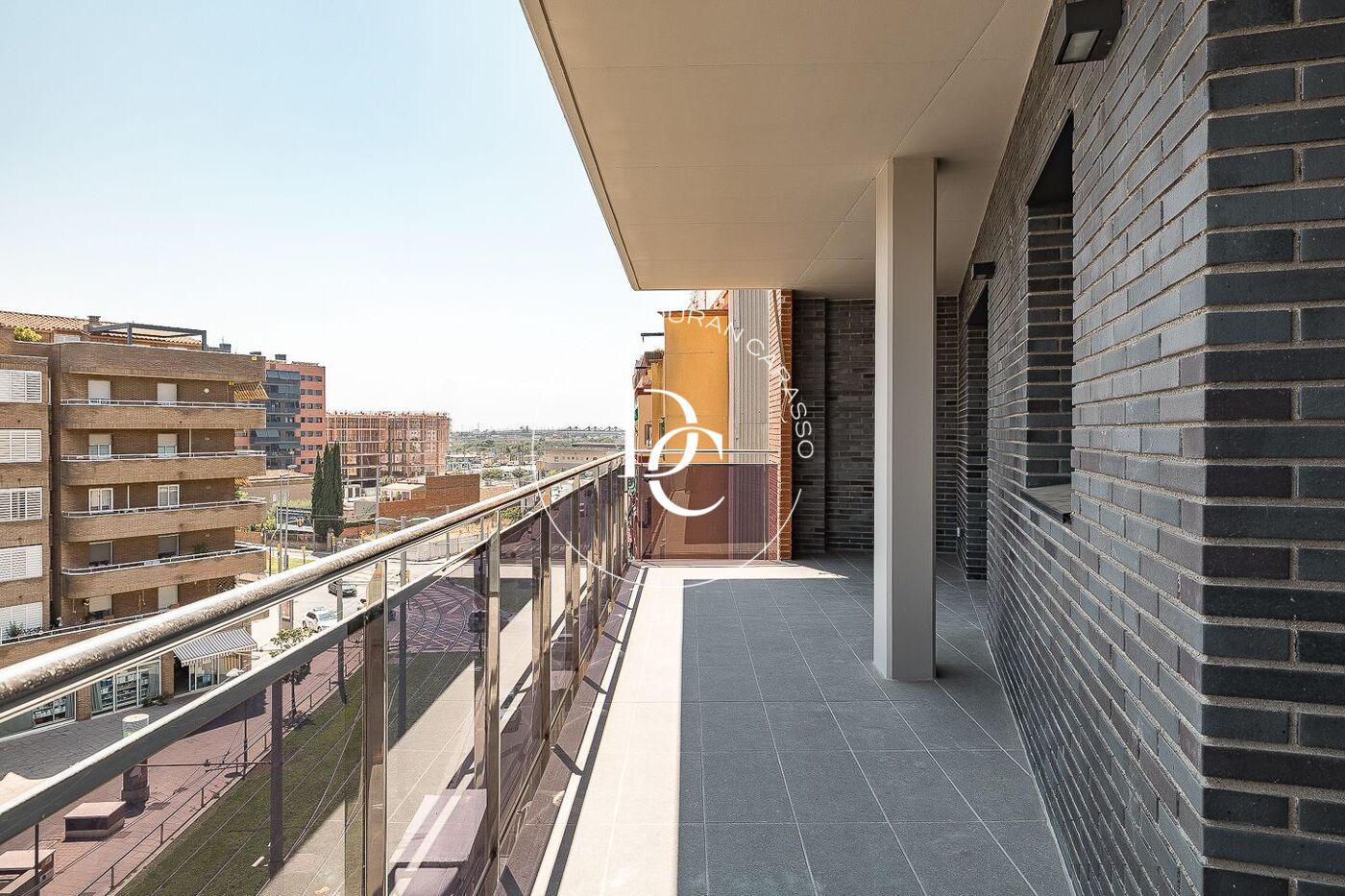Obra nueva con piscina en venta en Sant Joan Despí