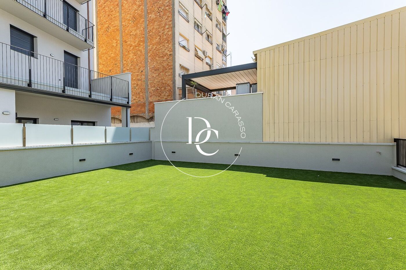 Obra nueva con piscina en venta en Sant Joan Despí