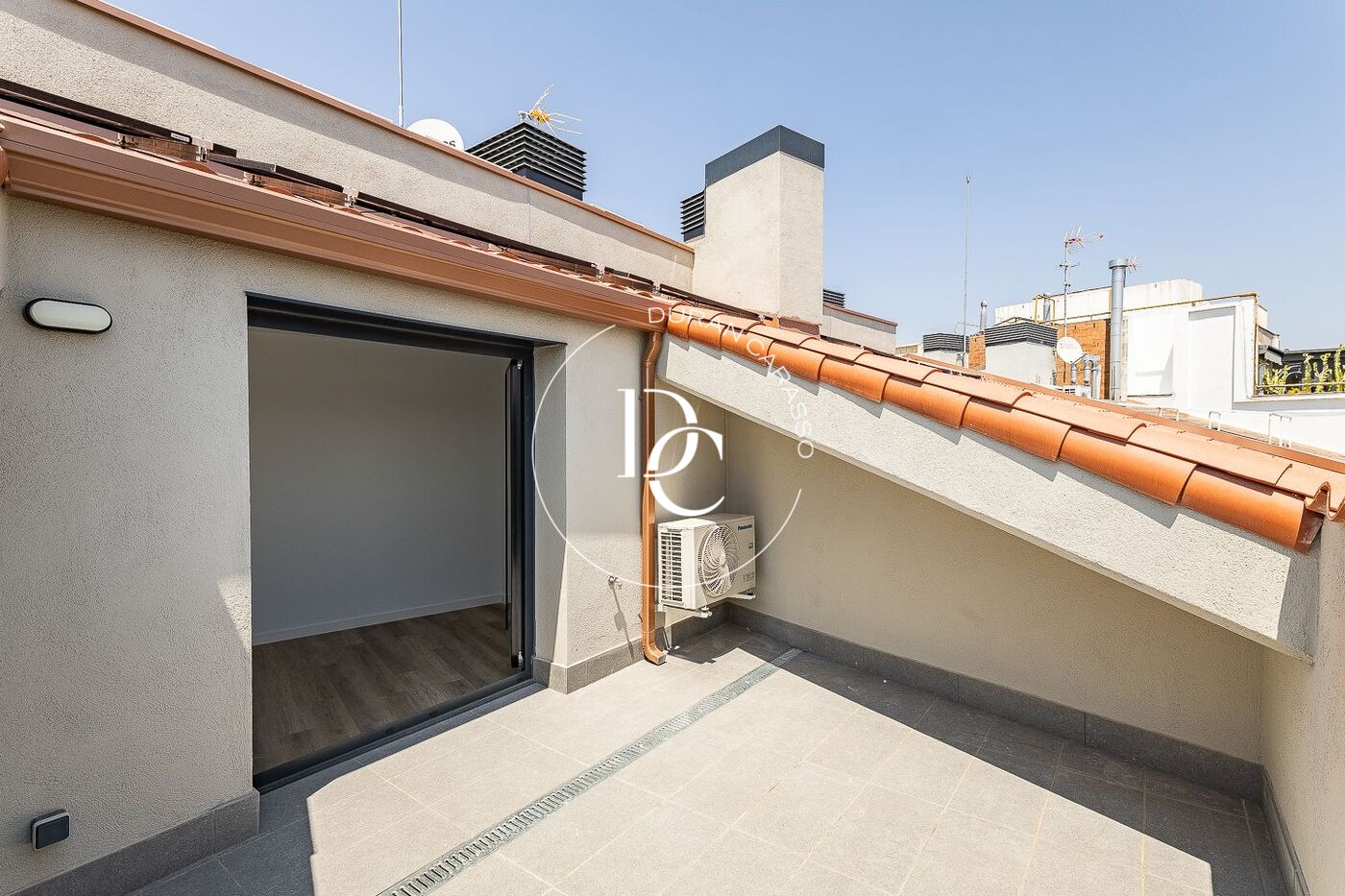 Obra nueva con piscina en venta en Sant Joan Despí