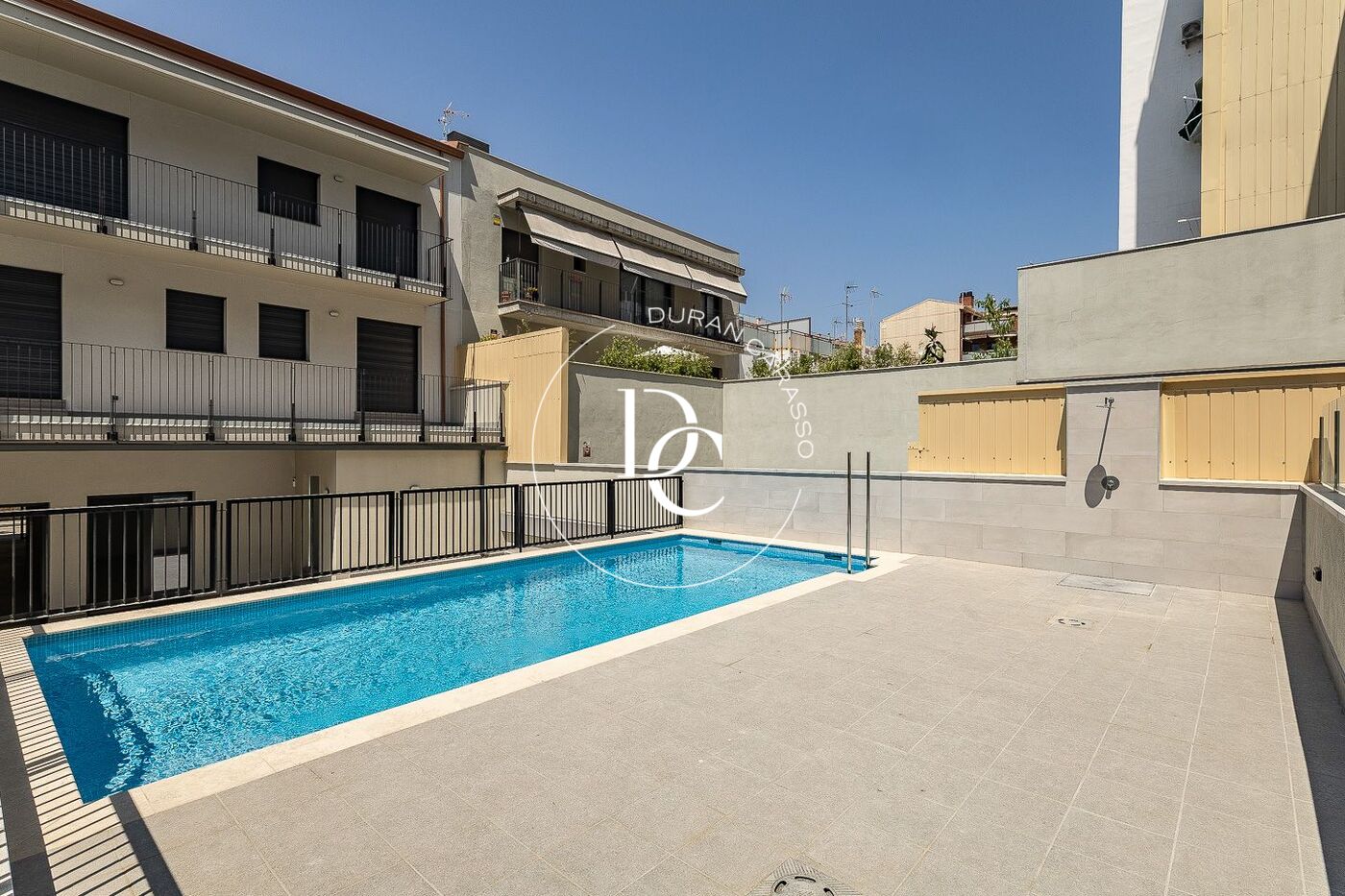 Obra nueva con piscina en venta en Sant Joan Despí