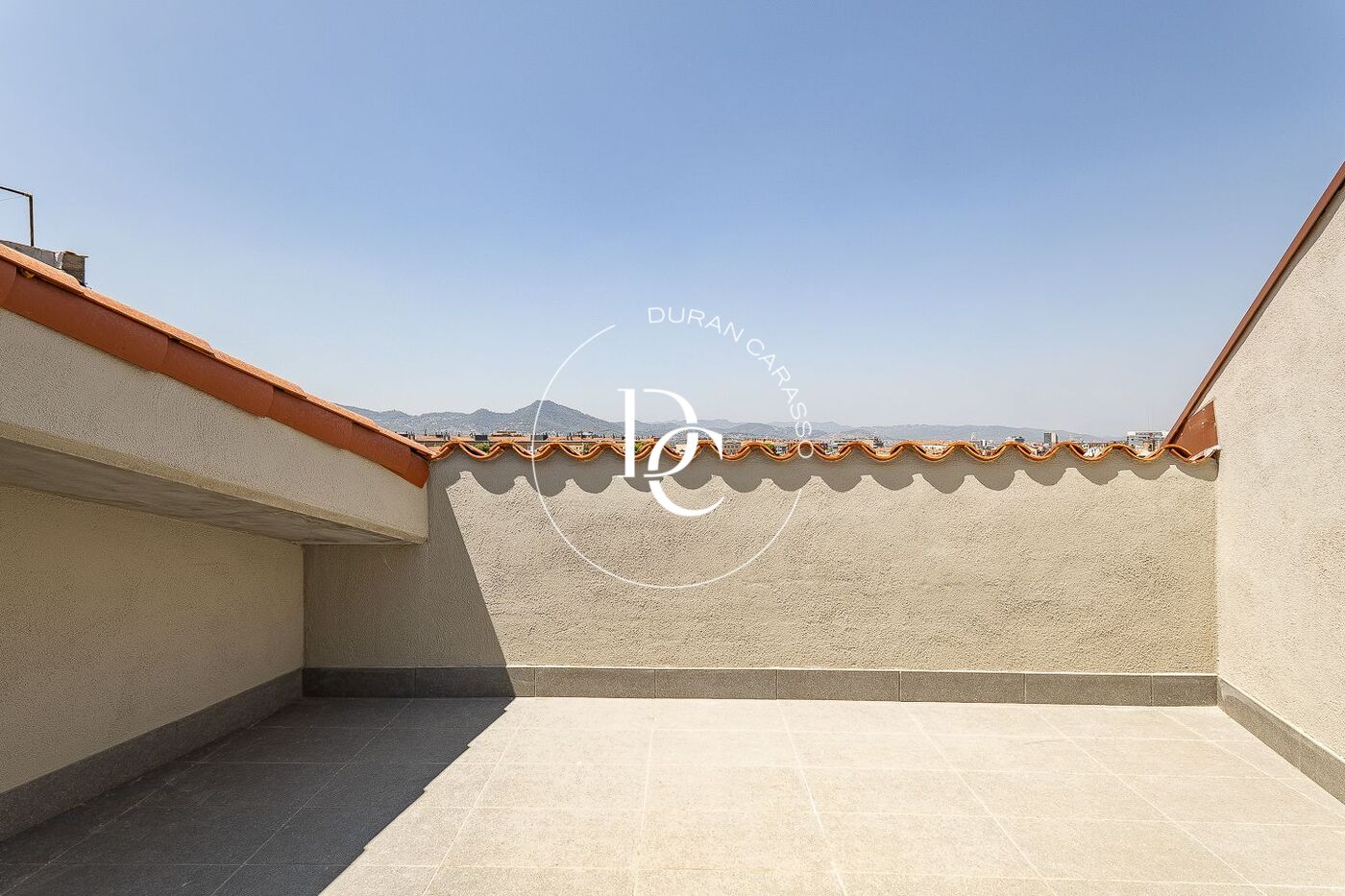 Obra nueva con piscina en venta en Sant Joan Despí