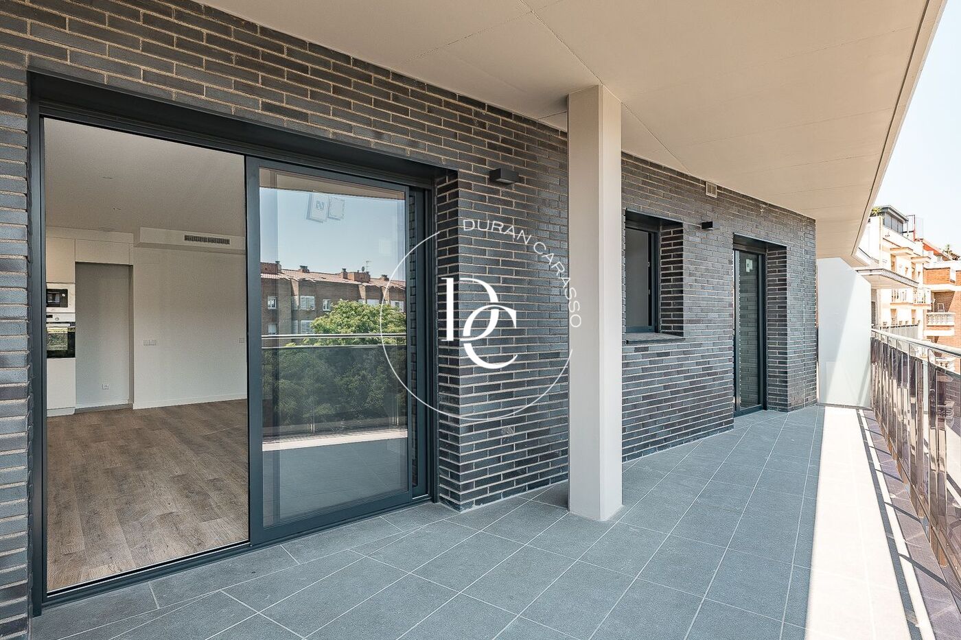 Obra nueva con piscina en venta en Sant Joan Despí