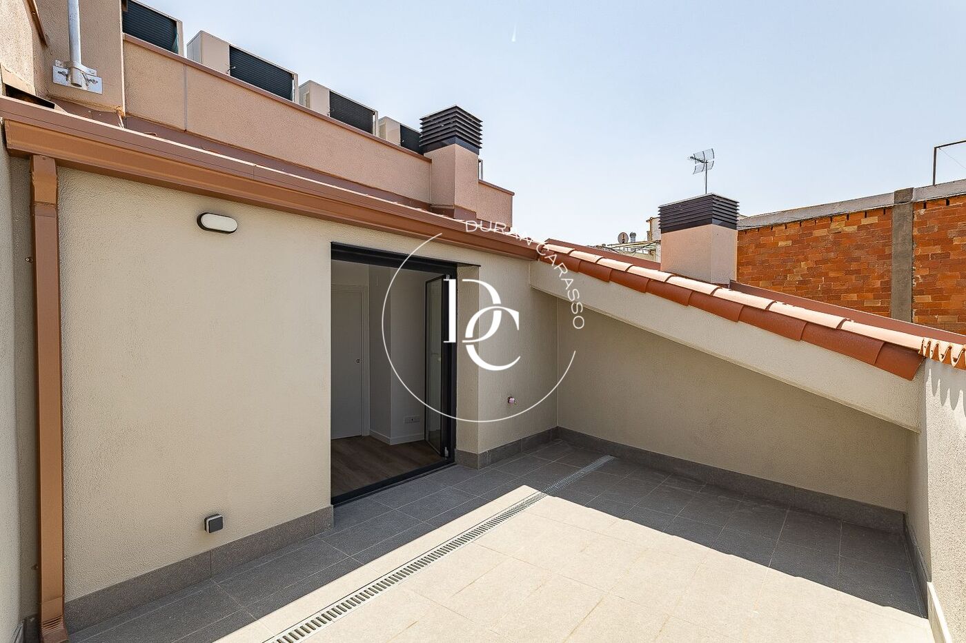 Obra nueva con piscina en venta en Sant Joan Despí