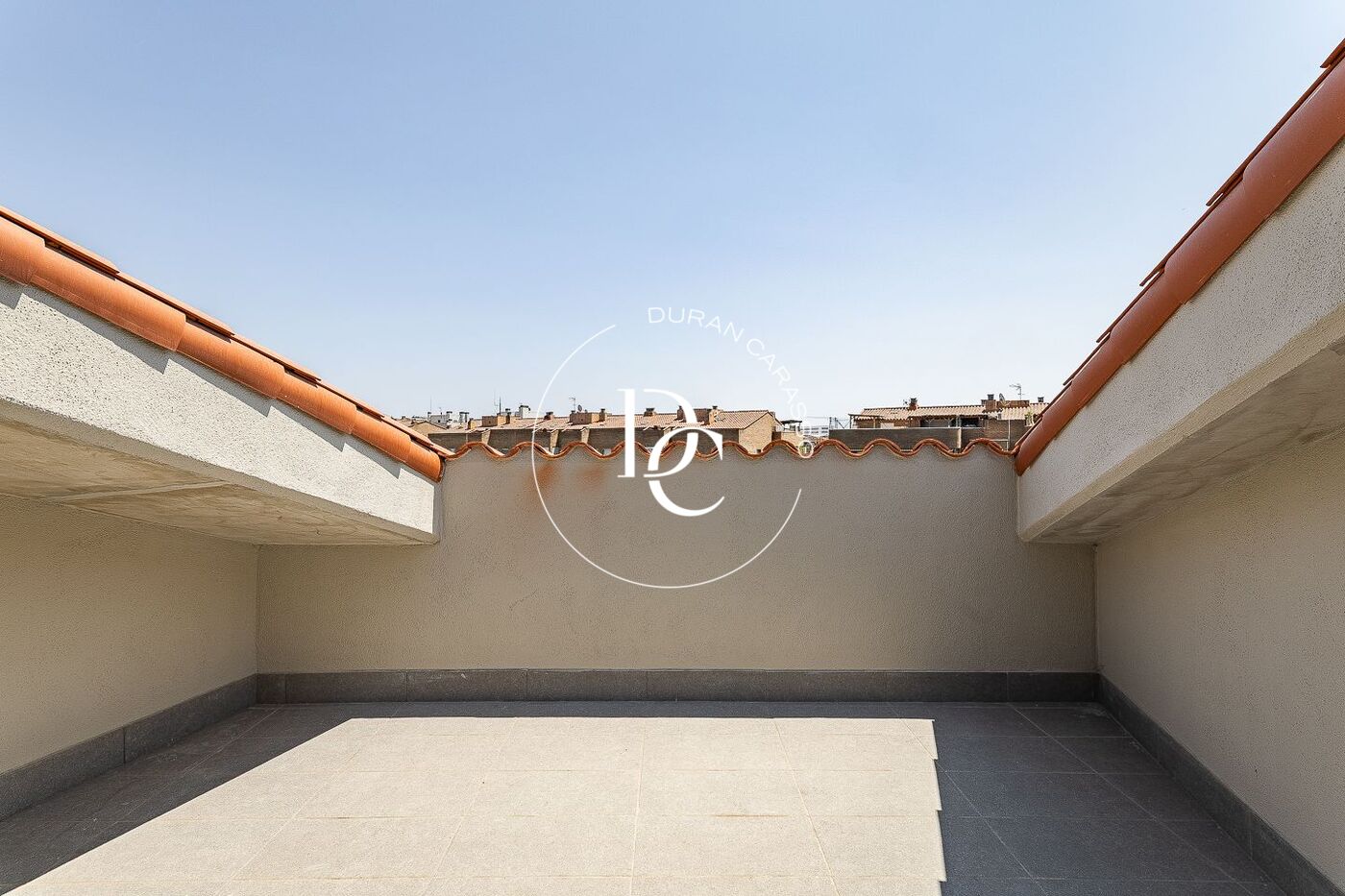 Obra nueva con piscina en venta en Sant Joan Despí