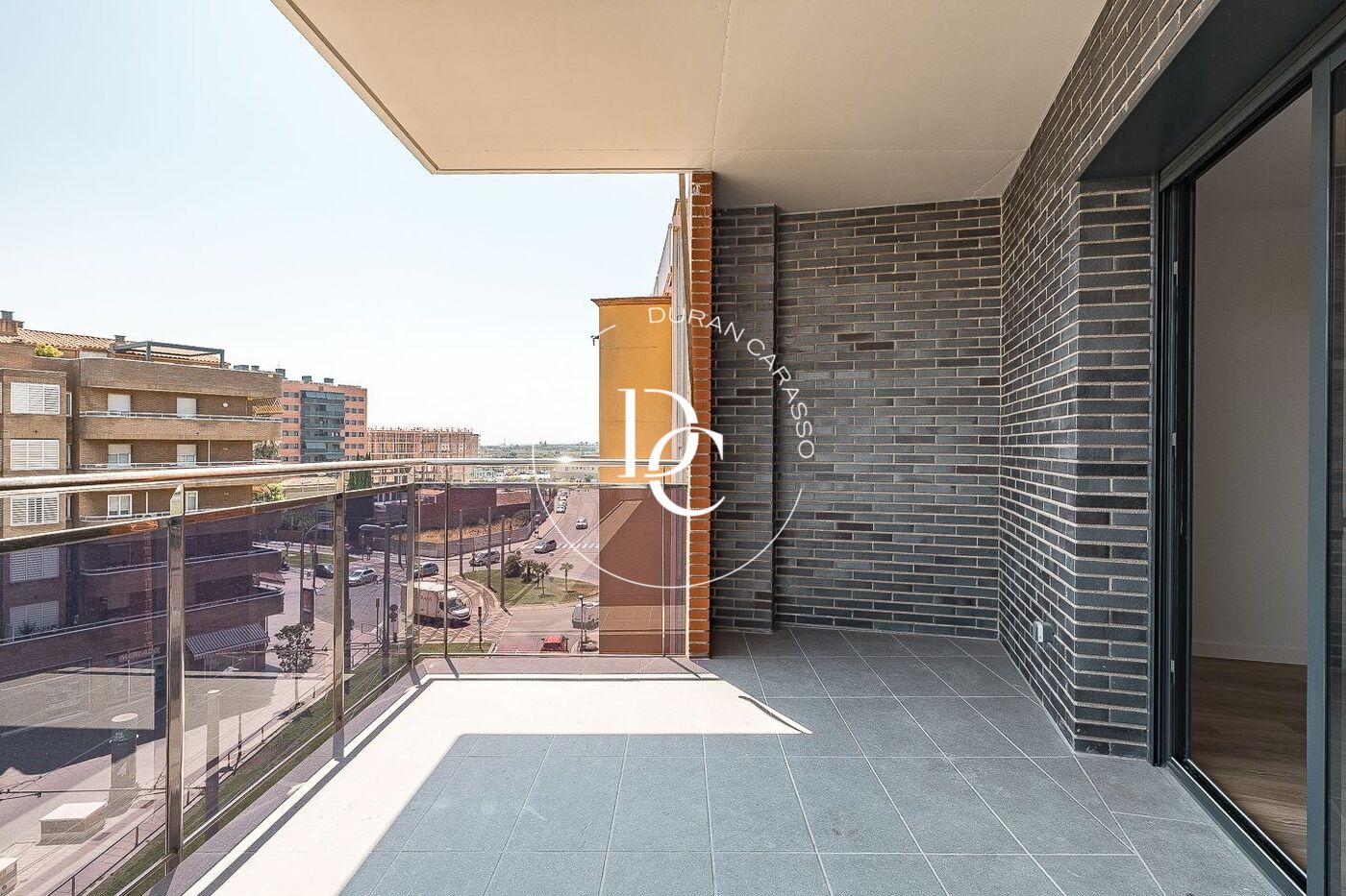 Obra nueva con piscina en venta en Sant Joan Despí