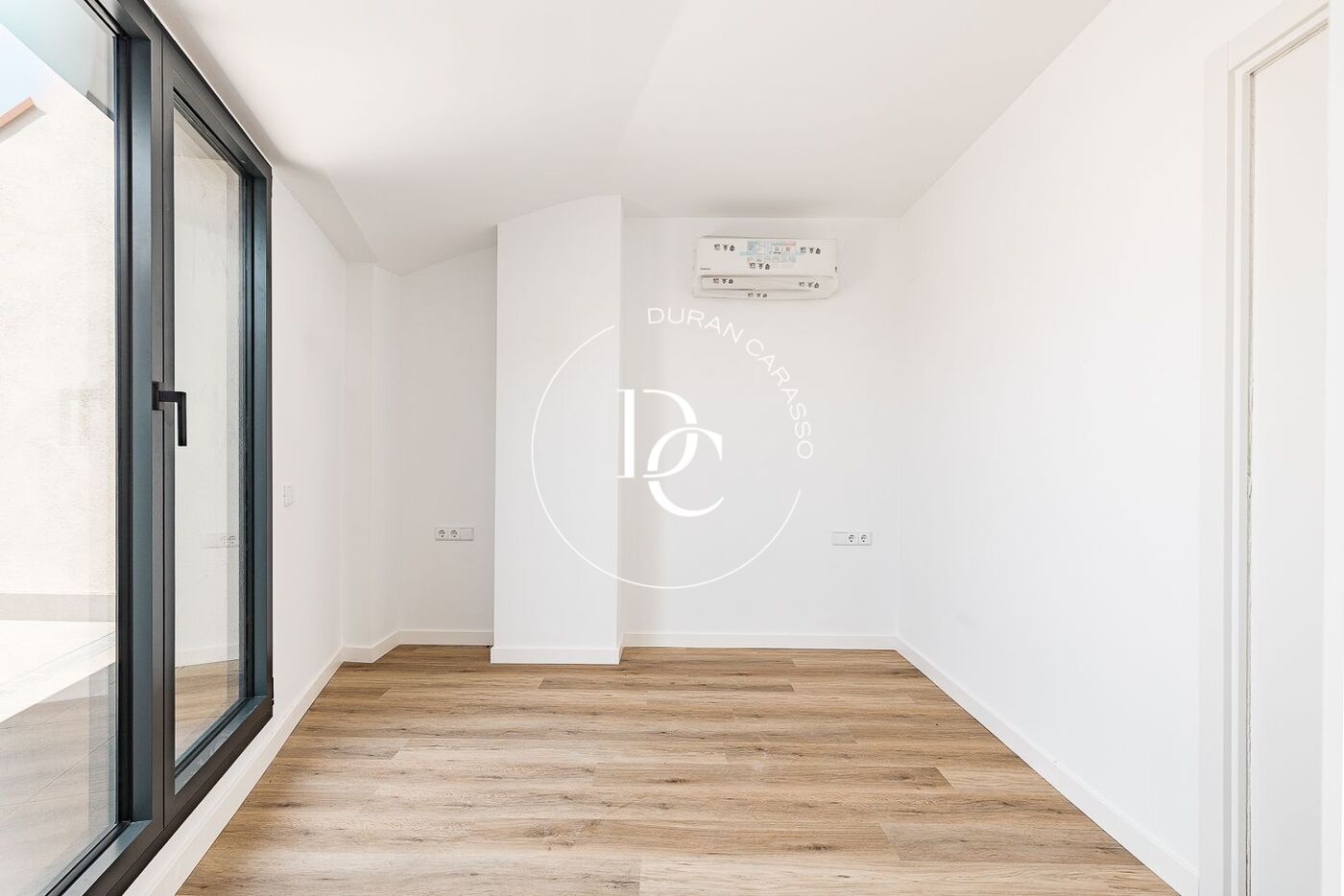 Obra nueva con piscina en venta en Sant Joan Despí
