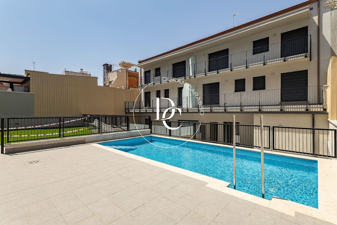 Obra nueva con piscina en venta en Sant Joan Despí