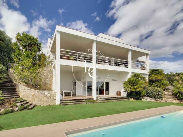 Espectacular casa en venta con vistas al mar en Can Girona