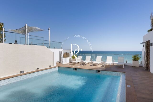 Exclusiva villa en venta en primera linea de mar en Vilanova y la Geltrú