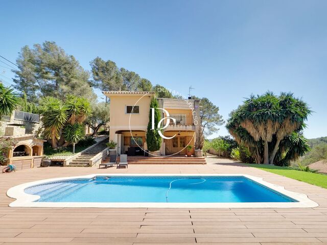 Bonita casa a cuatro vientos en venta en la urbanización de Olivella