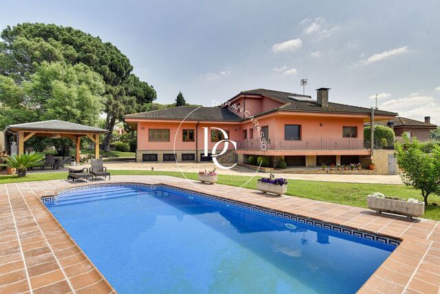Casa de luxe de 703 m2 en venda a Cardedeu