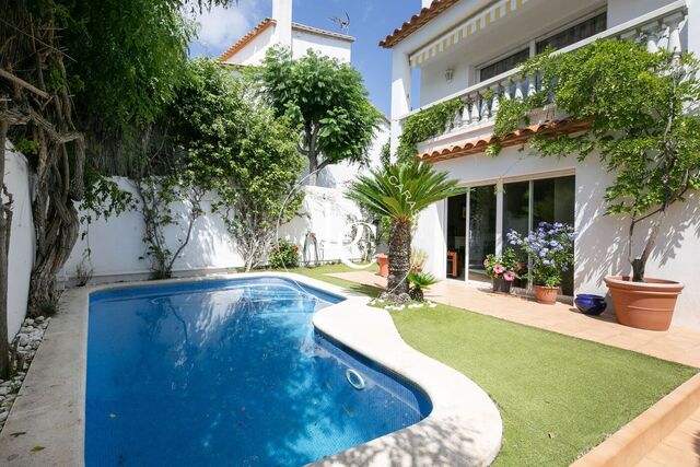 Casa con vistas a las viñas en venta en Sant Pere de Ribes.