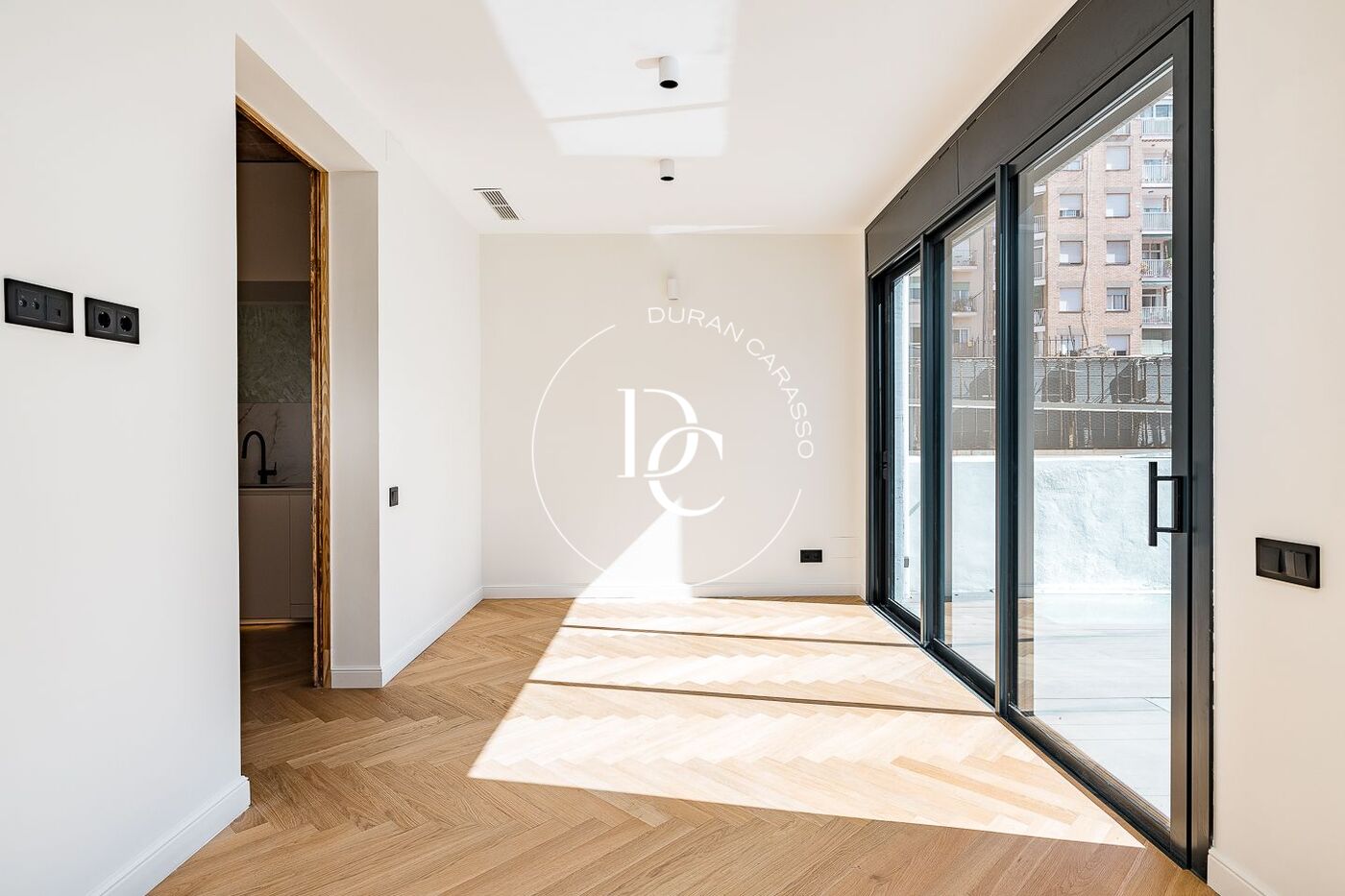 Flat with terrace to renovate for sale in Eixample Esquerra, Barcelona