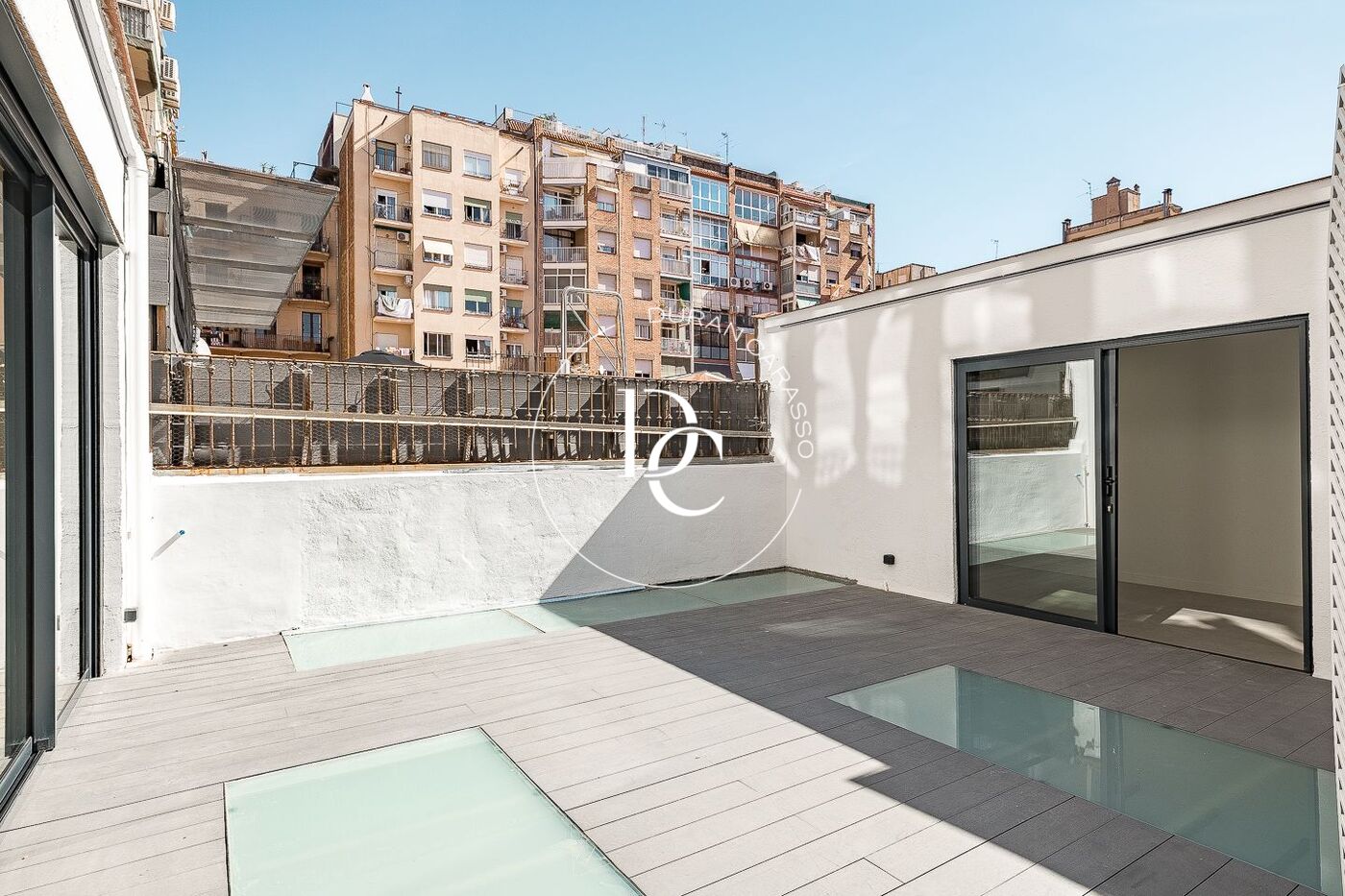 Flat with terrace to renovate for sale in Eixample Esquerra, Barcelona