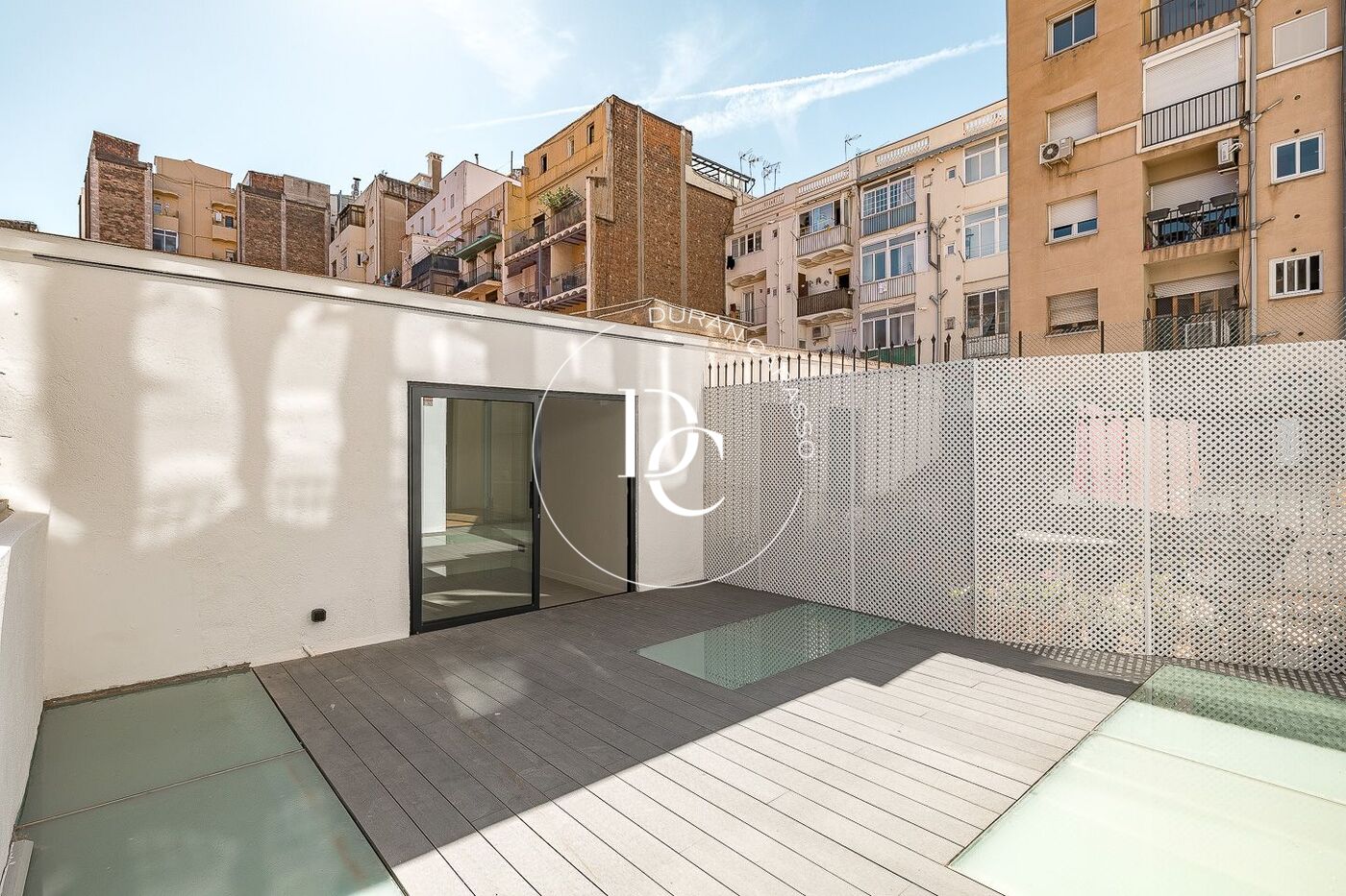 Flat with terrace to renovate for sale in Eixample Esquerra, Barcelona