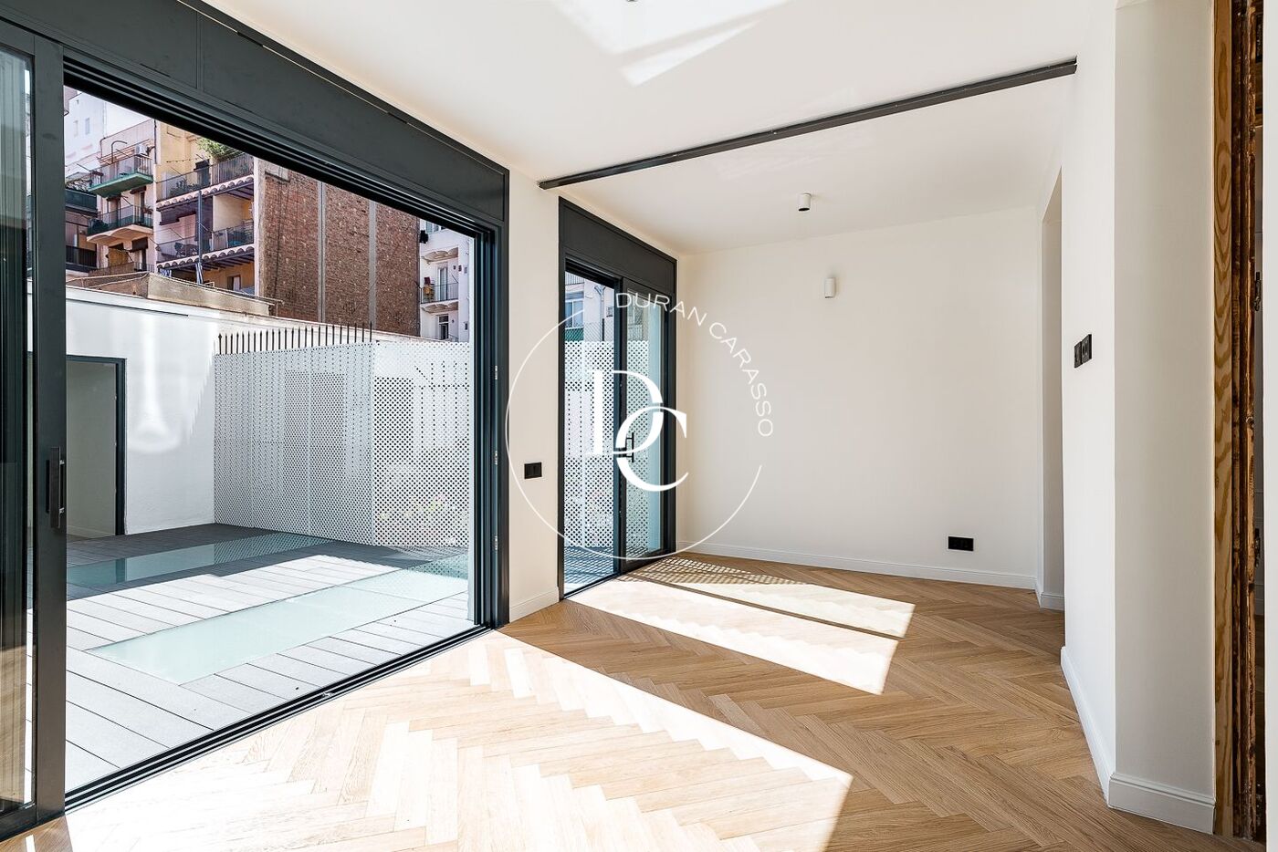 Flat with terrace to renovate for sale in Eixample Esquerra, Barcelona