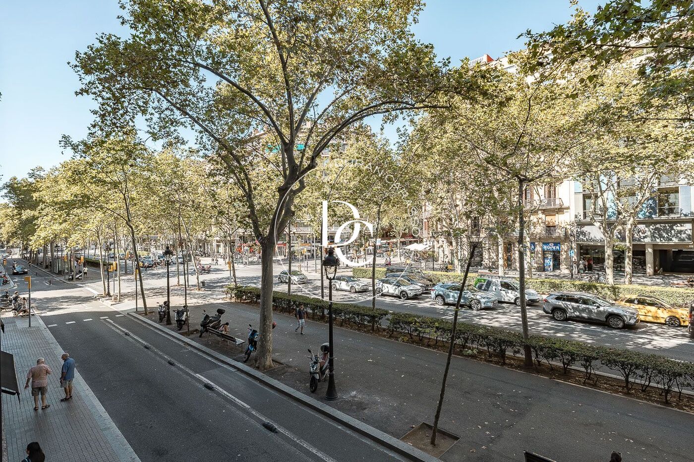 Flat with terrace to renovate for sale in Eixample Esquerra, Barcelona