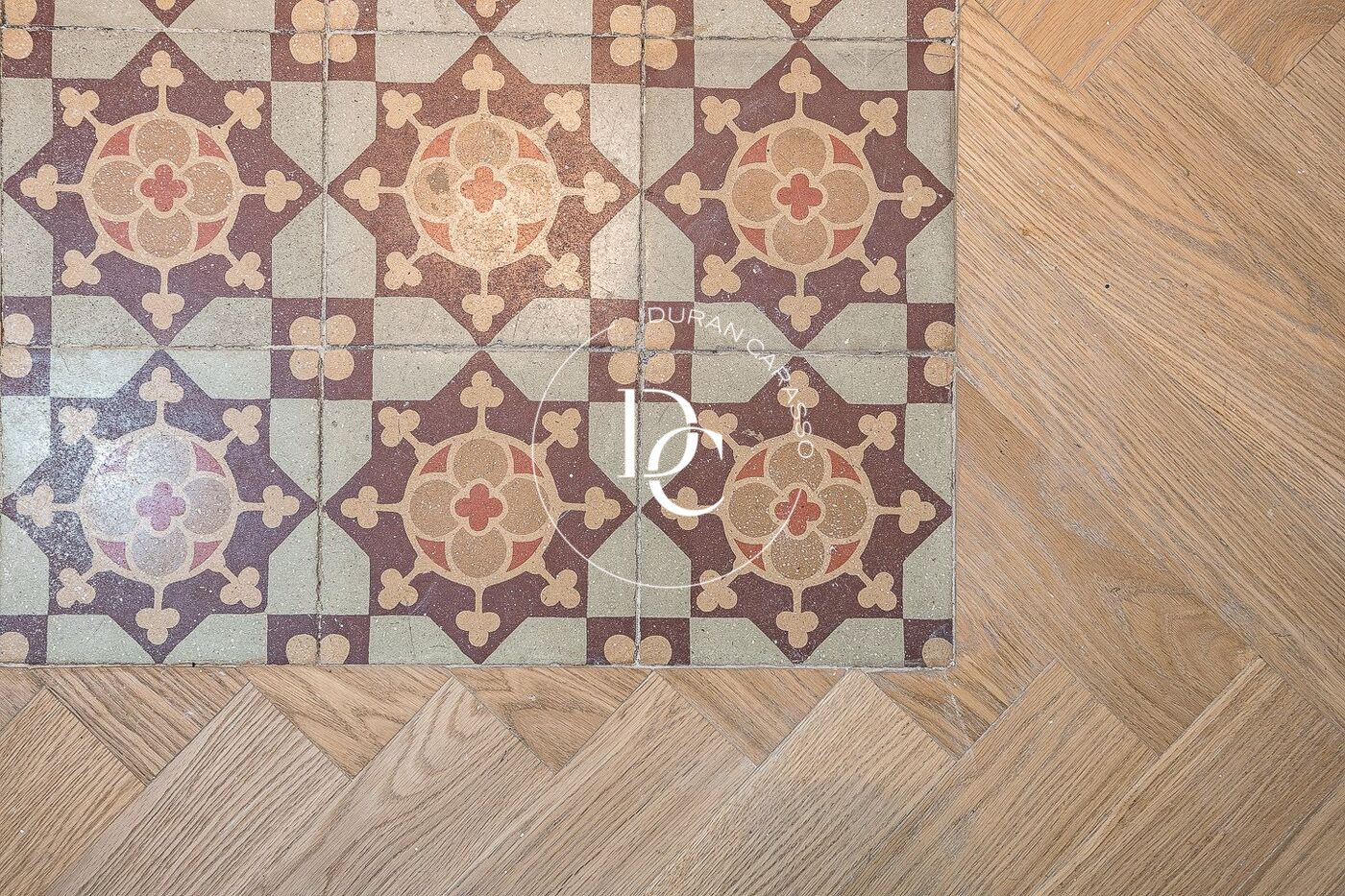 Flat with terrace to renovate for sale in Eixample Esquerra, Barcelona