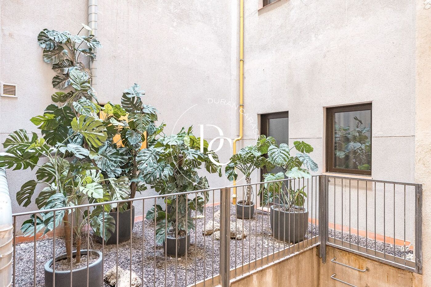 Flat with terrace to renovate for sale in Eixample Esquerra, Barcelona