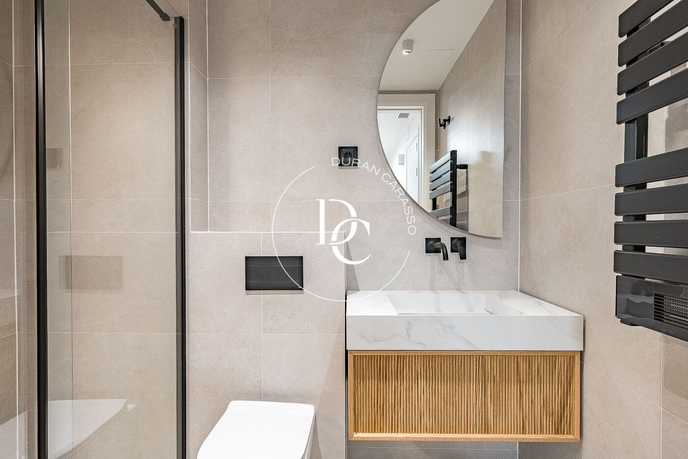Flat with terrace to renovate for sale in Eixample Esquerra, Barcelona