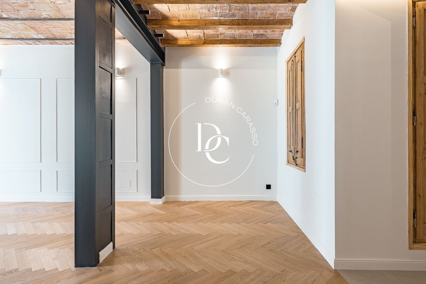 Flat with terrace to renovate for sale in Eixample Esquerra, Barcelona