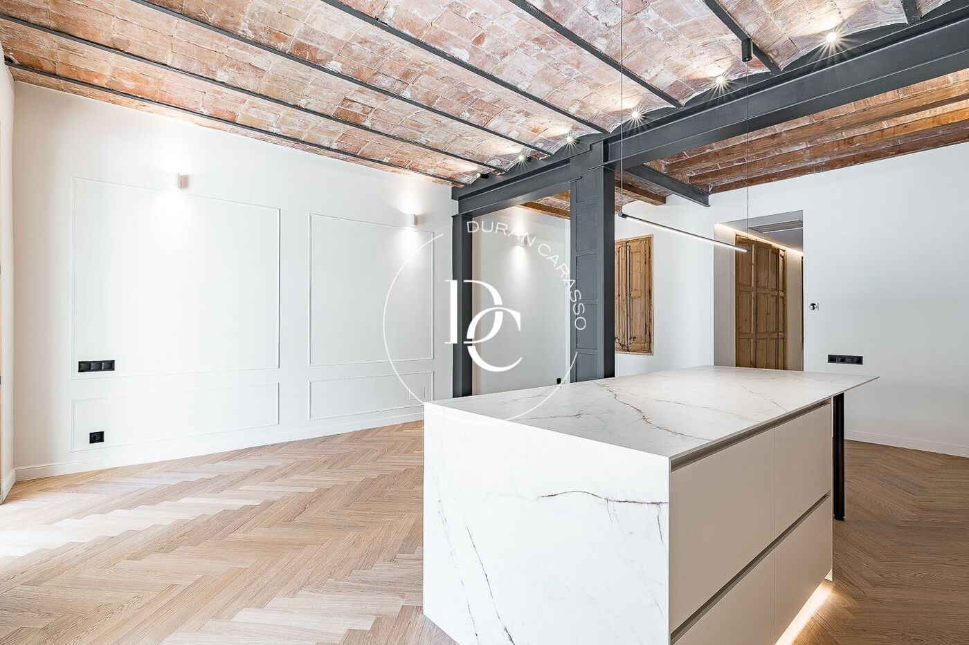 Flat with terrace to renovate for sale in Eixample Esquerra, Barcelona