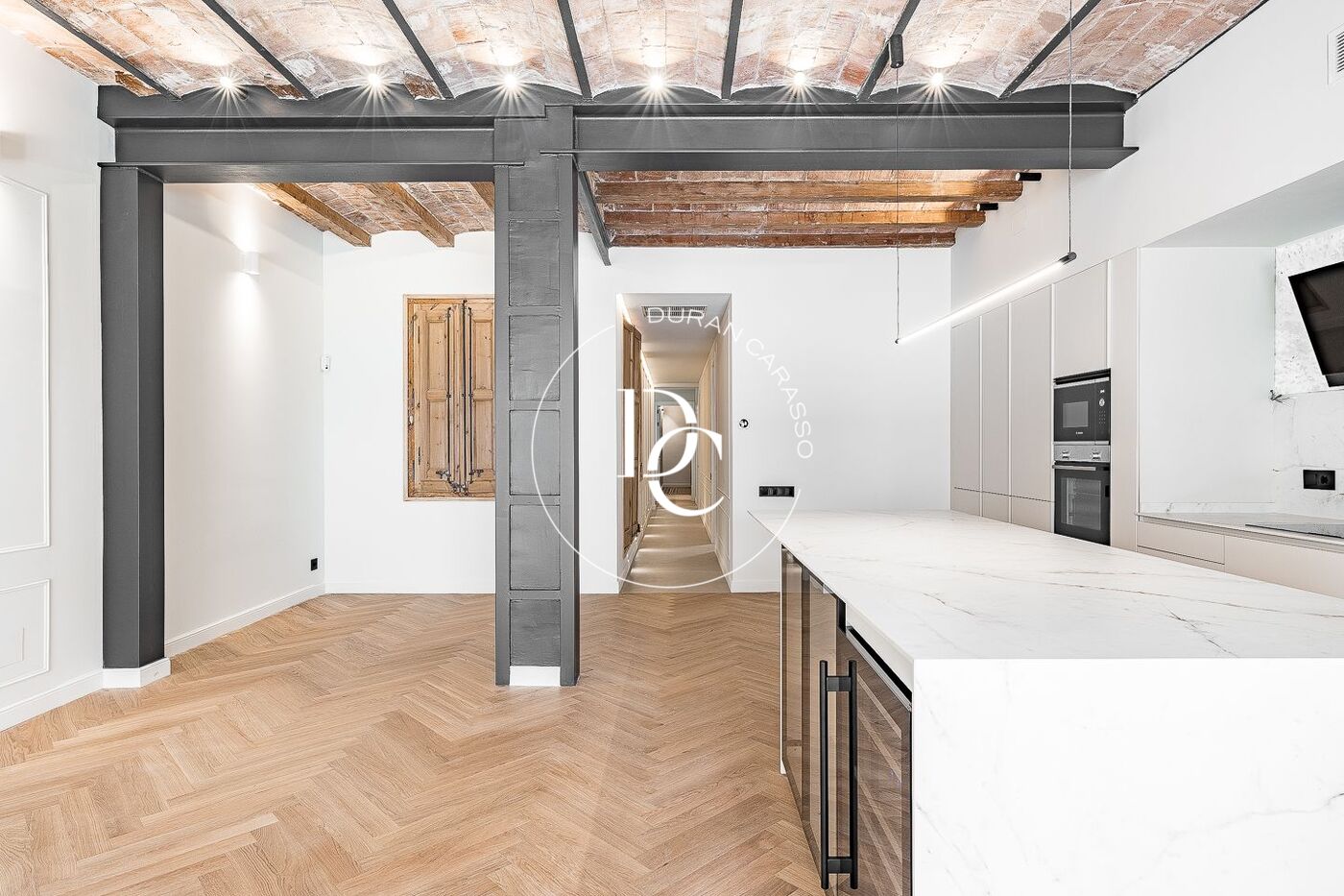 Flat with terrace to renovate for sale in Eixample Esquerra, Barcelona