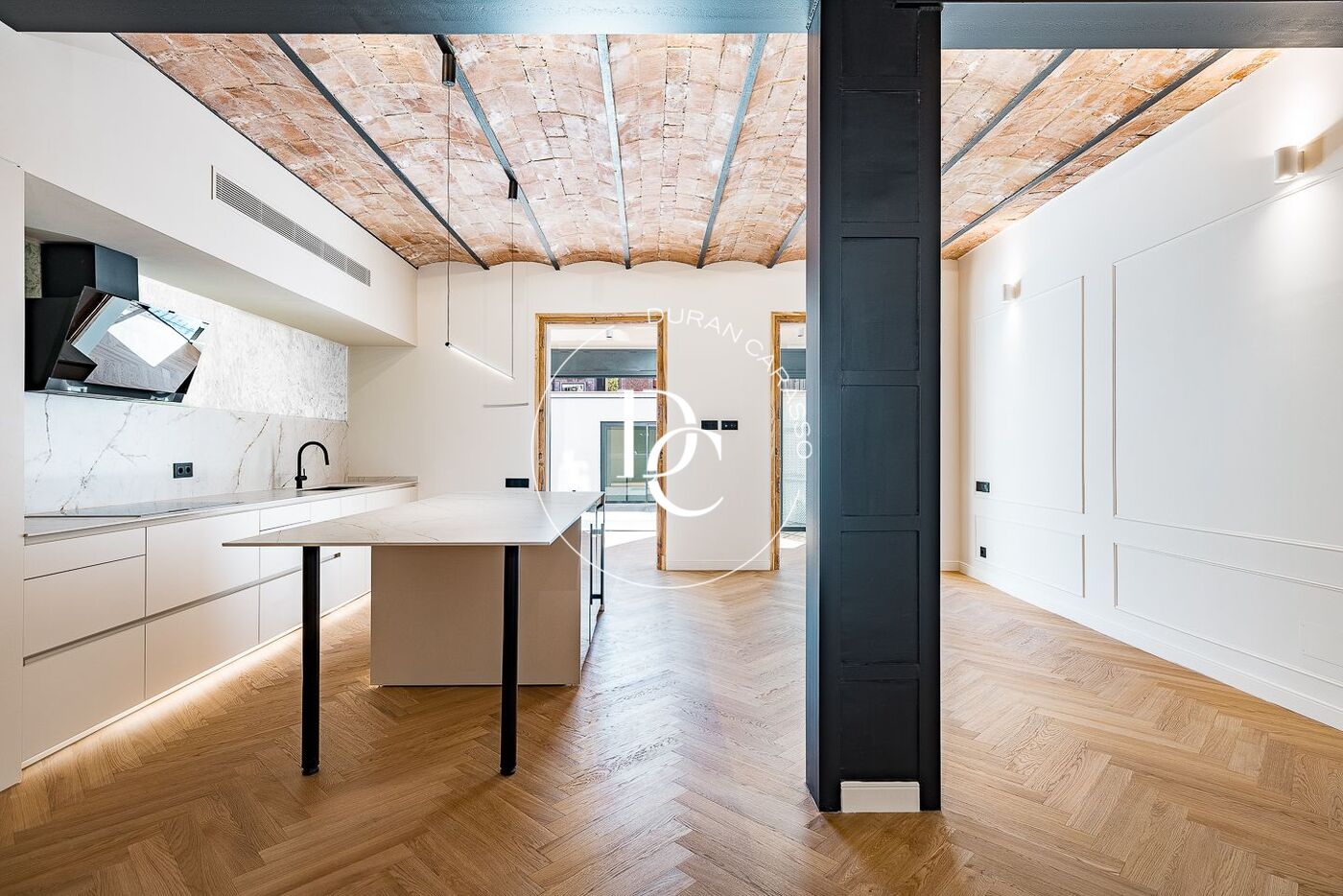 Flat with terrace to renovate for sale in Eixample Esquerra, Barcelona
