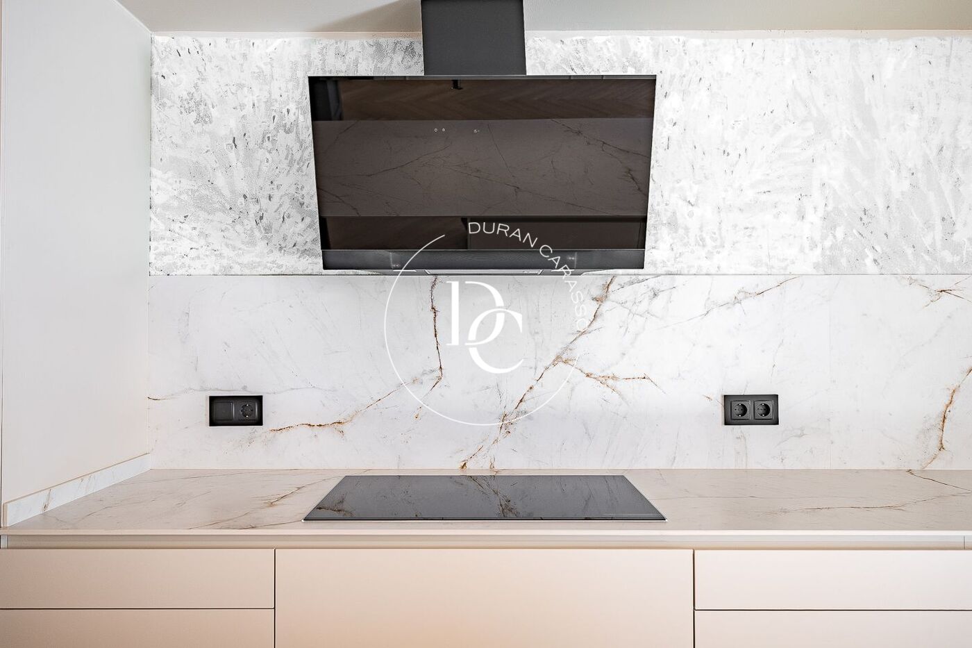 Flat with terrace to renovate for sale in Eixample Esquerra, Barcelona