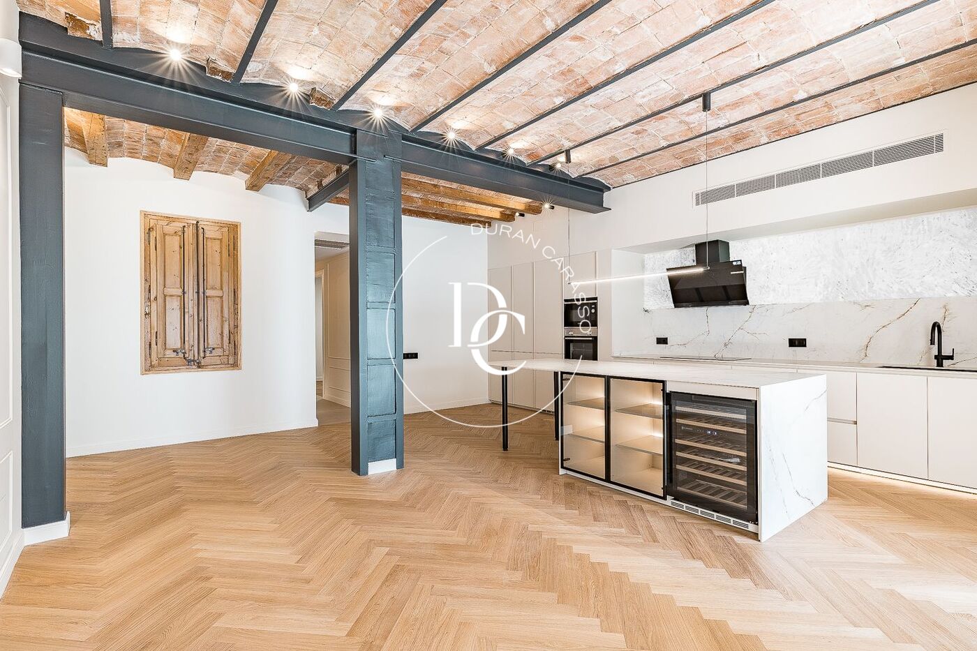 Flat with terrace to renovate for sale in Eixample Esquerra, Barcelona