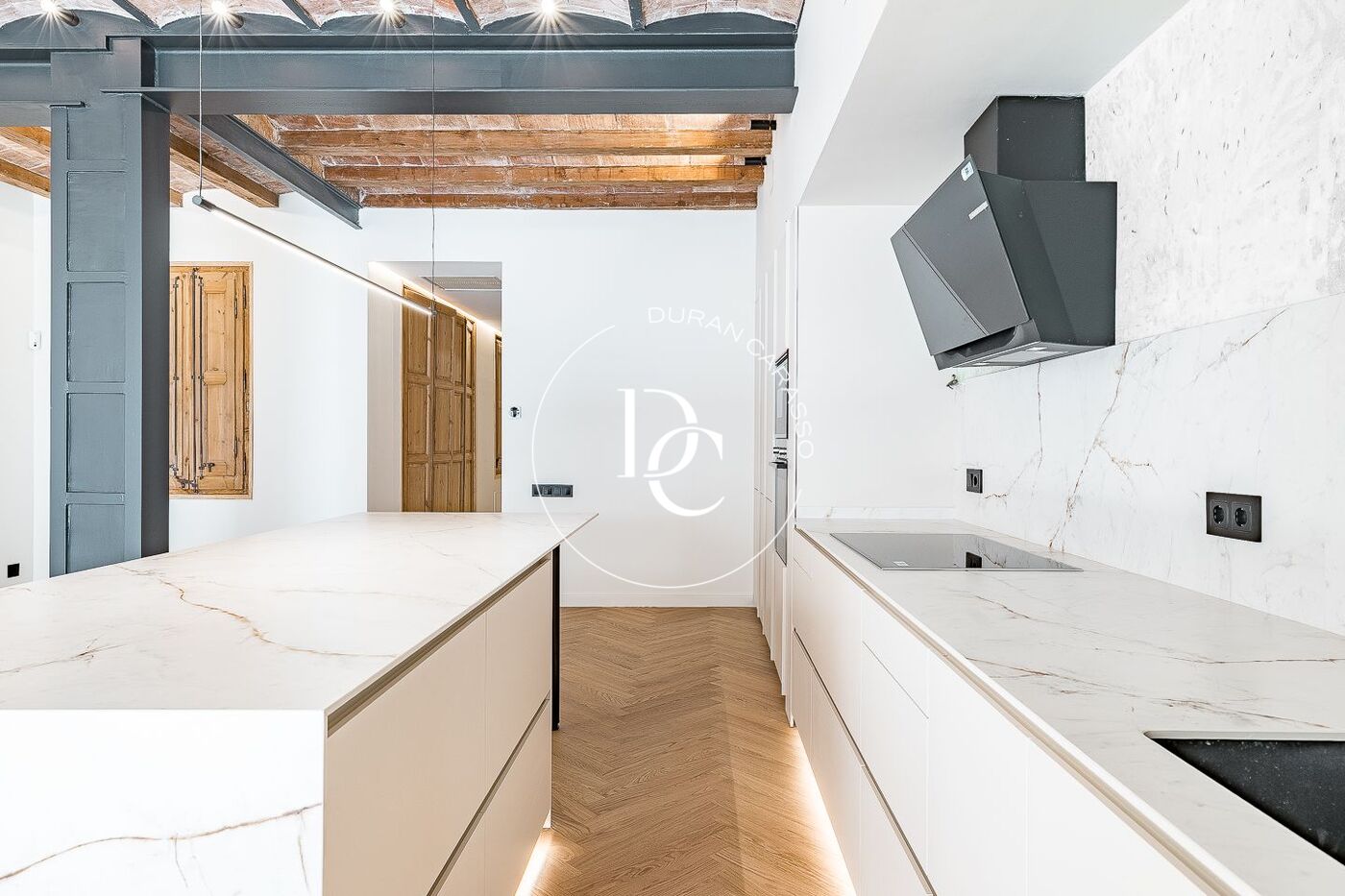 Flat with terrace to renovate for sale in Eixample Esquerra, Barcelona