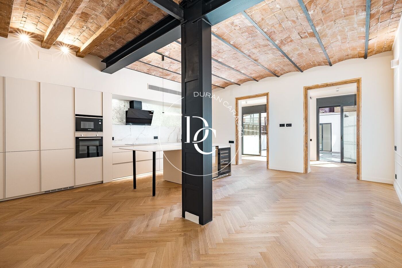 Flat with terrace to renovate for sale in Eixample Esquerra, Barcelona