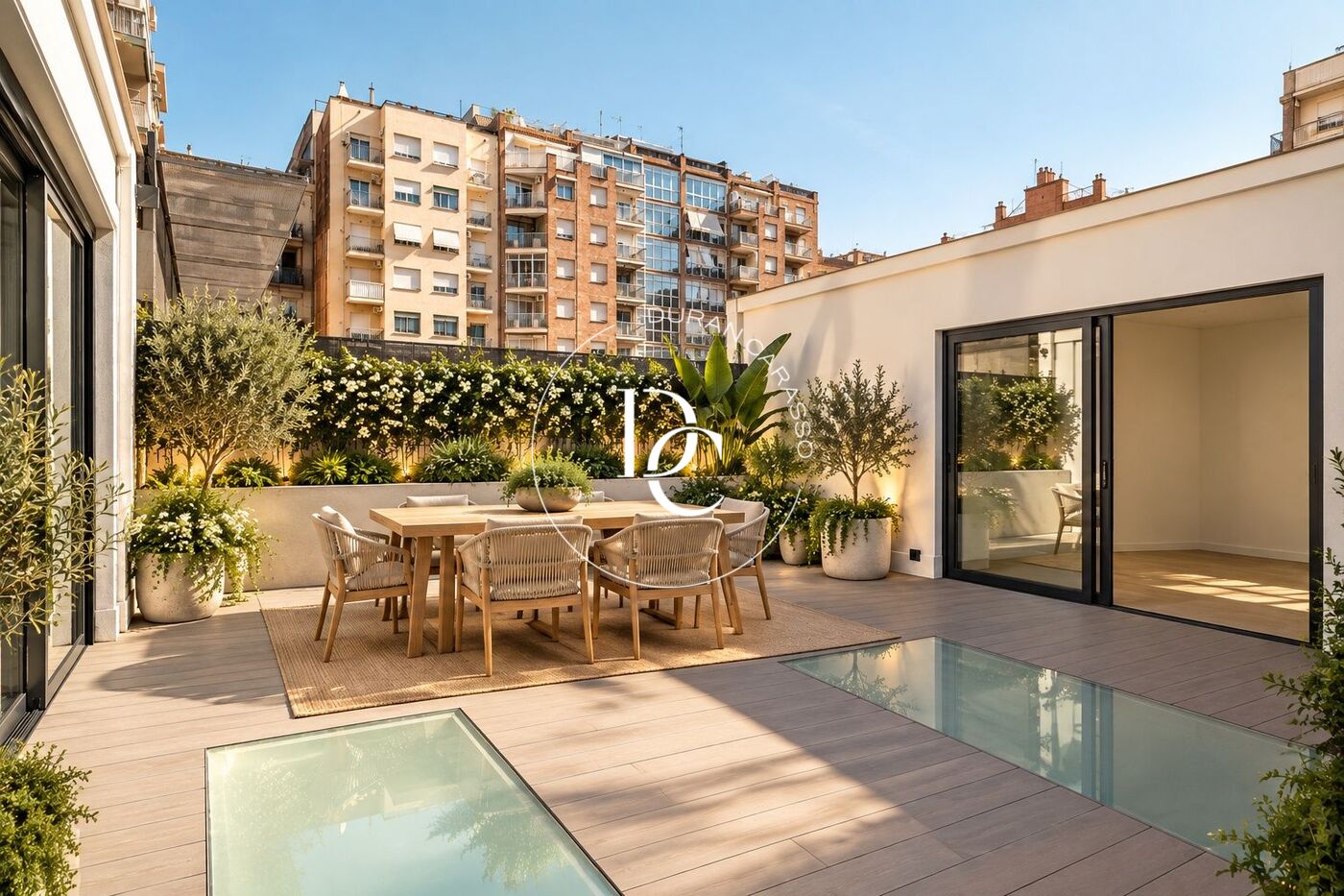 Flat with terrace to renovate for sale in Eixample Esquerra, Barcelona