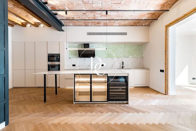 Piso en venta con terraza y espacios exteriores en Eixample Esquerra
