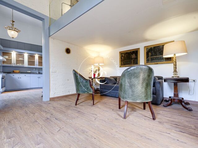 Piso alto esquinero en Ramblas con Plaza Real