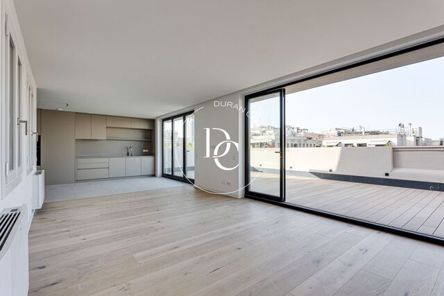 Luxury penthouse with views for sale in La Dreta de l'Eixample, Barcelona